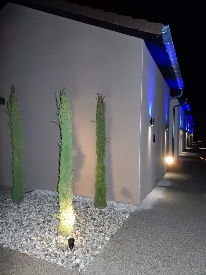 What Else Hotel Saint-Vulbas Exterior foto